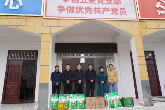 市產(chǎn)業(yè)集團黨委書記、董事長劉培建一行深入結(jié)對幫扶村調(diào)研鄉(xiāng)村振興工作192.png